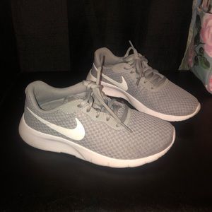 Nike Tanjun running shoes